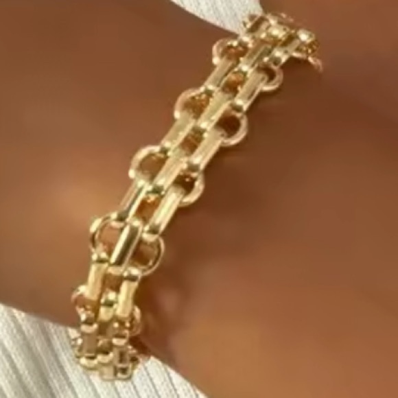 Chunky Adjustable Gold Chain Bracelet - Picture 3 of 4